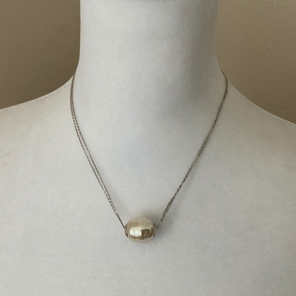 Ladies Majorica (made in Spain) silver and pearl choker necklace